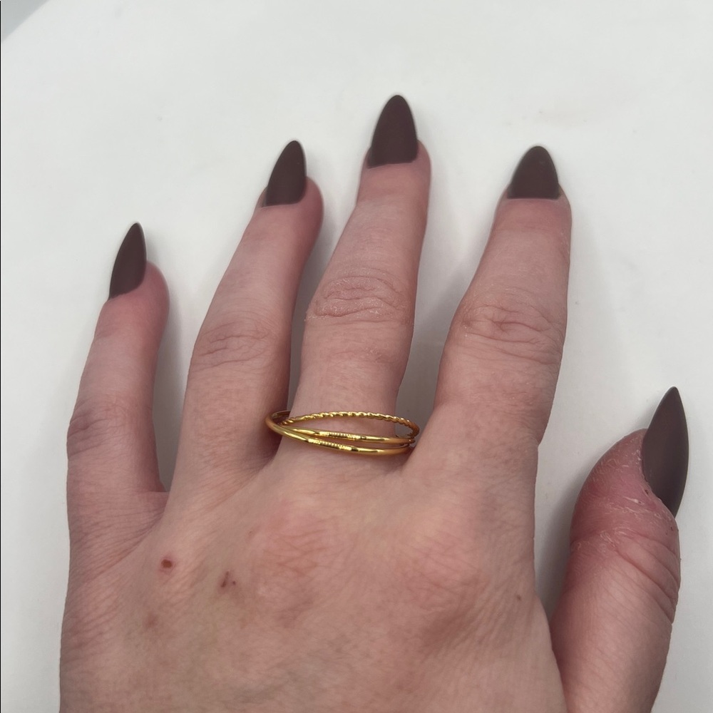gold tone set of 3 interlocking rings size 9 - Picture 6 of 6
